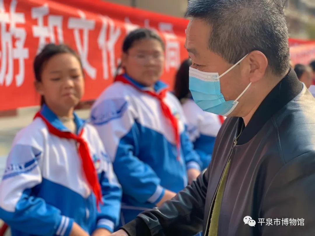 一缕书香赠学子 契丹文化进校园——博物馆赠书系列活动(图6) 1-2111030P34W62.jpg