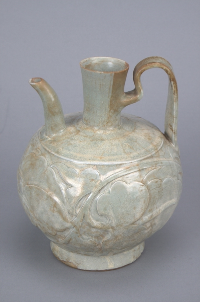 宋代耀州窑青釉刻牡丹花执壶(图1)