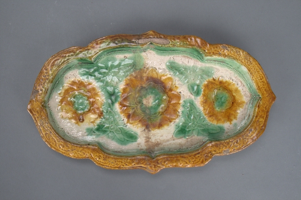 辽代海棠花式长盘(图1)