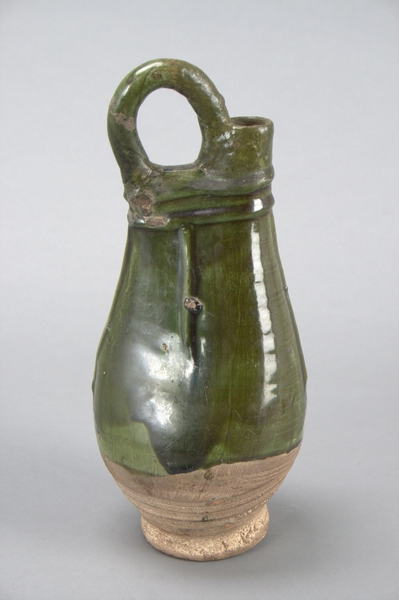 辽代墨绿釉鸡冠壶(图1)