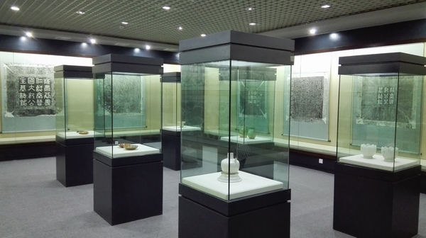 219 平泉县博物馆临展面向观众开放 《平泉出土辽墓墓志、石棺、壁画拓片展》(图1)